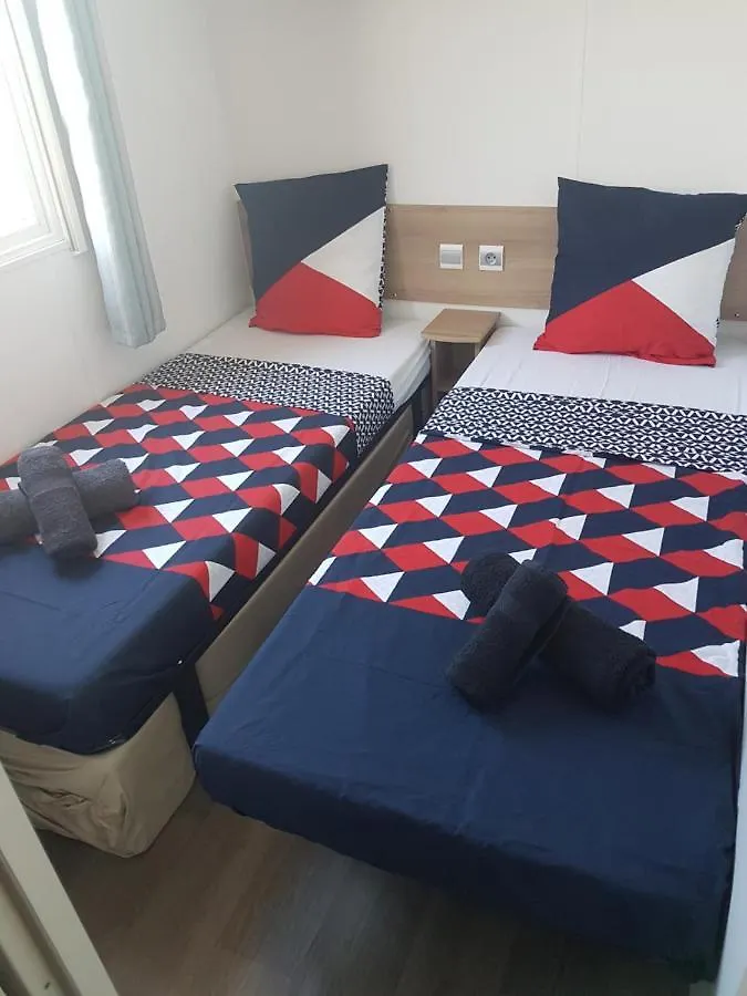 Frejus Tout Confort, Climatisation,Plus Ventilation Toutes Les Chambres, Linge De Lit Et De Toilette , Coffre Fort, Lave Vaisselle Machine A Laver Grande Terrasse Couverte Velos Et Wifi Possible France