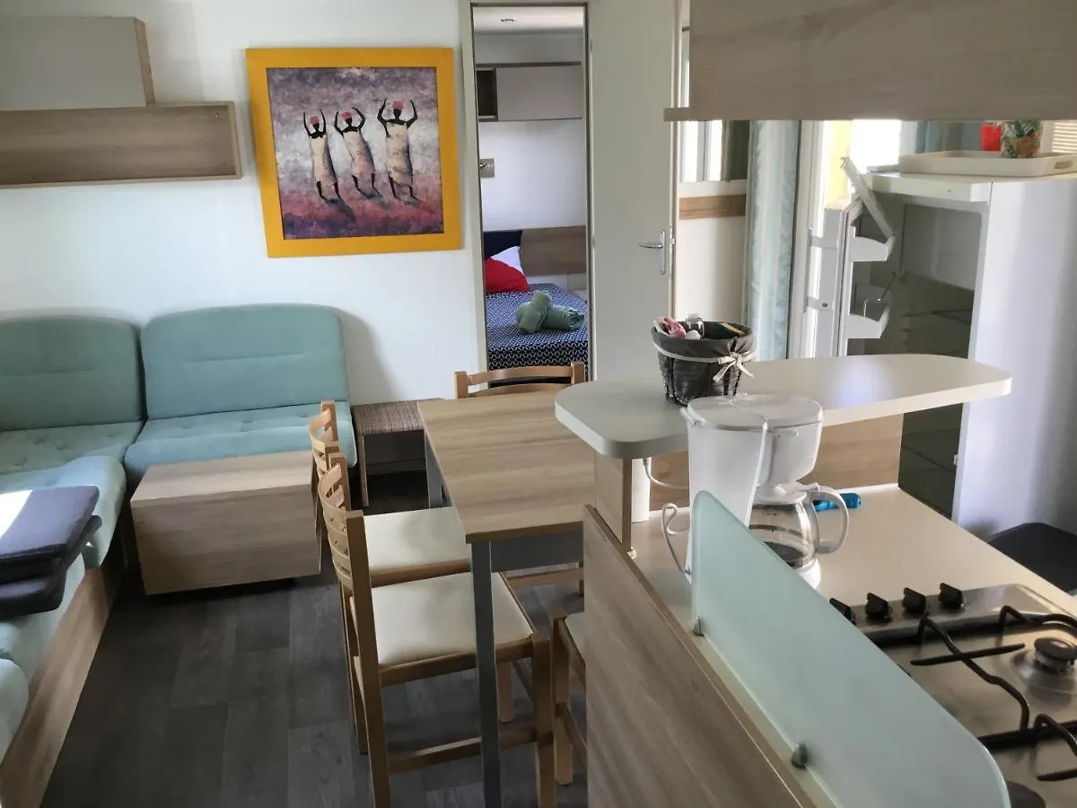 Campsite Frejus Tout Confort, Climatisation,Plus Ventilation Toutes Les Chambres, Linge De Lit Et De Toilette , Coffre Fort, Lave Vaisselle Machine A Laver Grande Terrasse Couverte Velos Et Wifi Possible