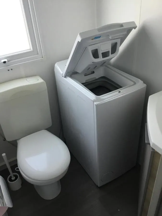 Frejus Tout Confort, Climatisation,Plus Ventilation Toutes Les Chambres, Linge De Lit Et De Toilette , Coffre Fort, Lave Vaisselle Machine A Laver Grande Terrasse Couverte Velos Et Wifi Possible Campsite