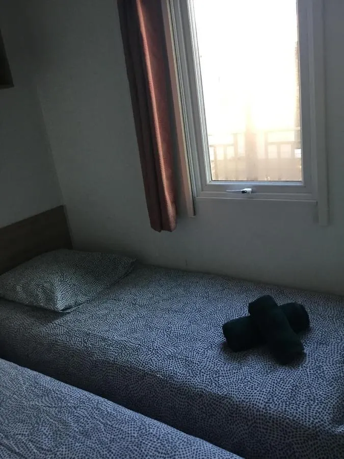 Campsite Frejus Tout Confort, Climatisation,Plus Ventilation Toutes Les Chambres, Linge De Lit Et De Toilette , Coffre Fort, Lave Vaisselle Machine A Laver Grande Terrasse Couverte Velos Et Wifi Possible France