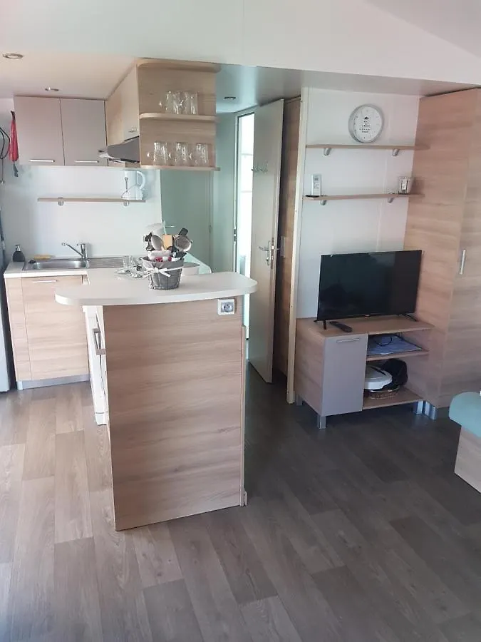 Campsite Frejus Tout Confort, Climatisation,Plus Ventilation Toutes Les Chambres, Linge De Lit Et De Toilette , Coffre Fort, Lave Vaisselle Machine A Laver Grande Terrasse Couverte Velos Et Wifi Possible