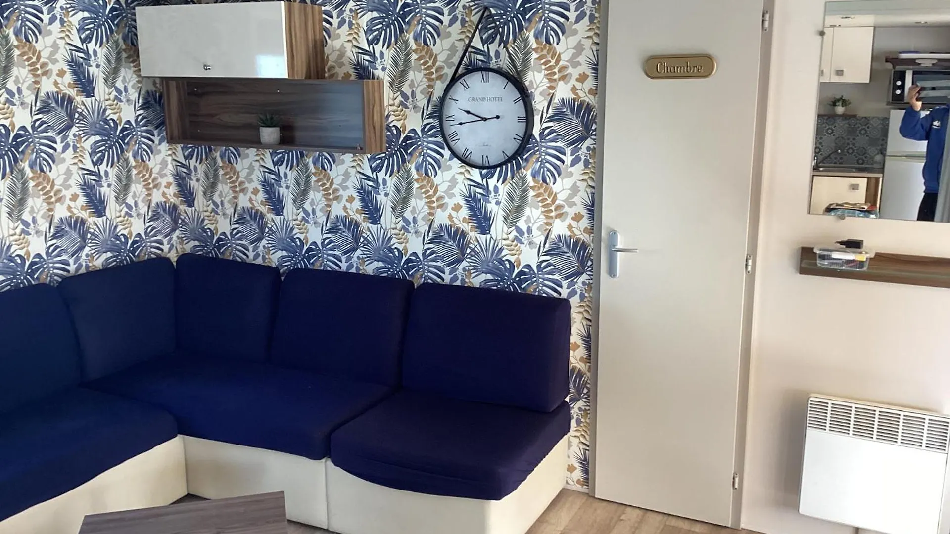 Frejus Tout Confort, Climatisation,Plus Ventilation Toutes Les Chambres, Linge De Lit Et De Toilette , Coffre Fort, Lave Vaisselle Machine A Laver Grande Terrasse Couverte Velos Et Wifi Possible 0*,  France