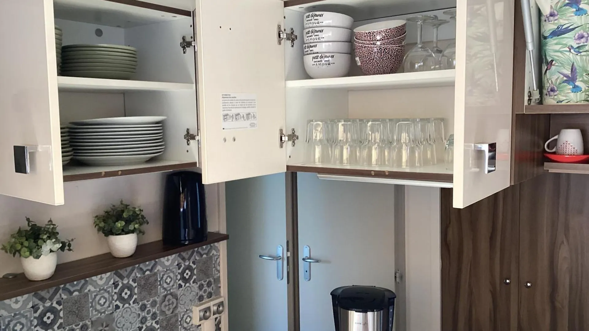 Campsite Frejus Tout Confort, Climatisation,Plus Ventilation Toutes Les Chambres, Linge De Lit Et De Toilette , Coffre Fort, Lave Vaisselle Machine A Laver Grande Terrasse Couverte Velos Et Wifi Possible