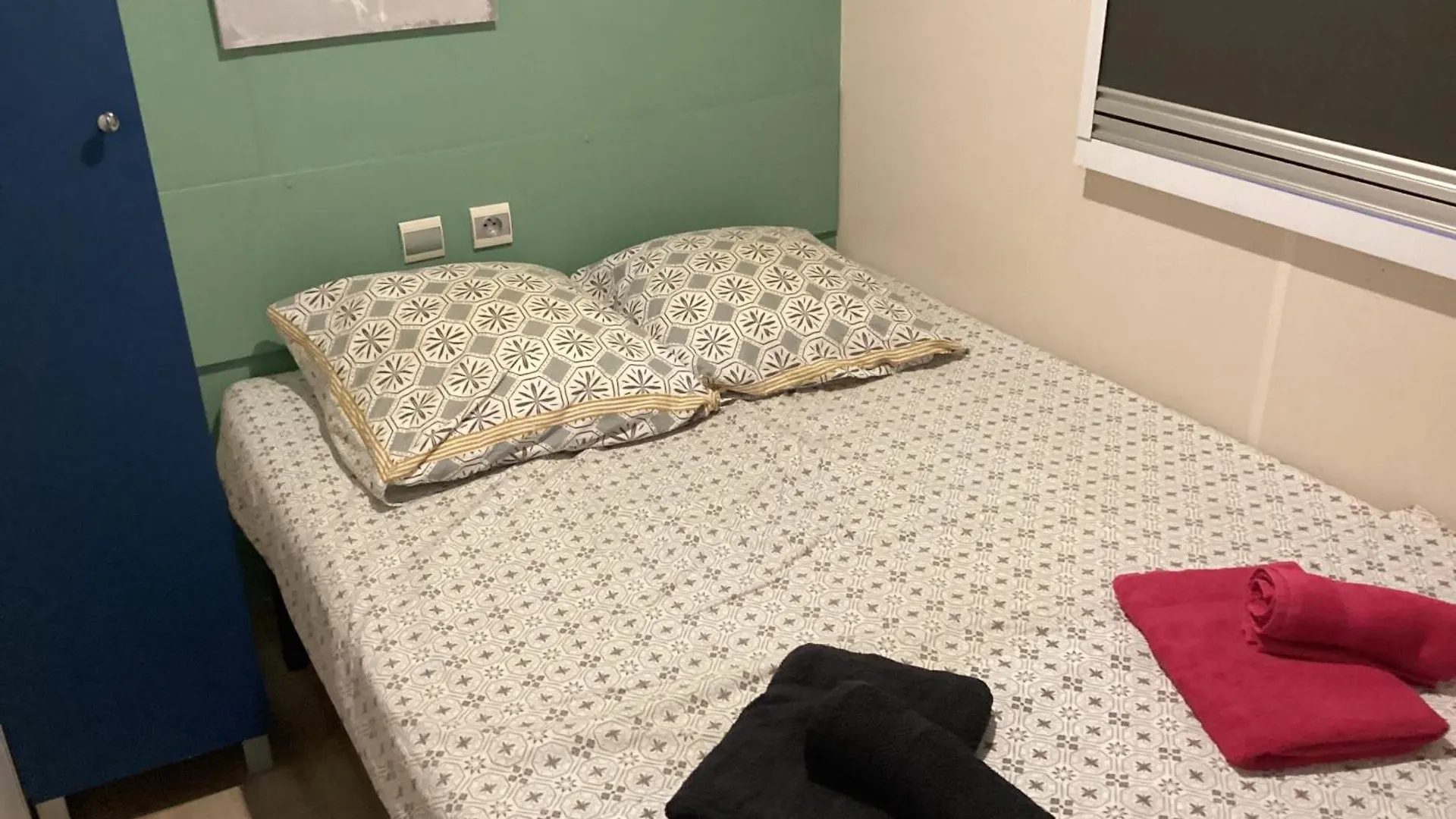 Frejus Tout Confort, Climatisation,Plus Ventilation Toutes Les Chambres, Linge De Lit Et De Toilette , Coffre Fort, Lave Vaisselle Machine A Laver Grande Terrasse Couverte Velos Et Wifi Possible 0*,  France