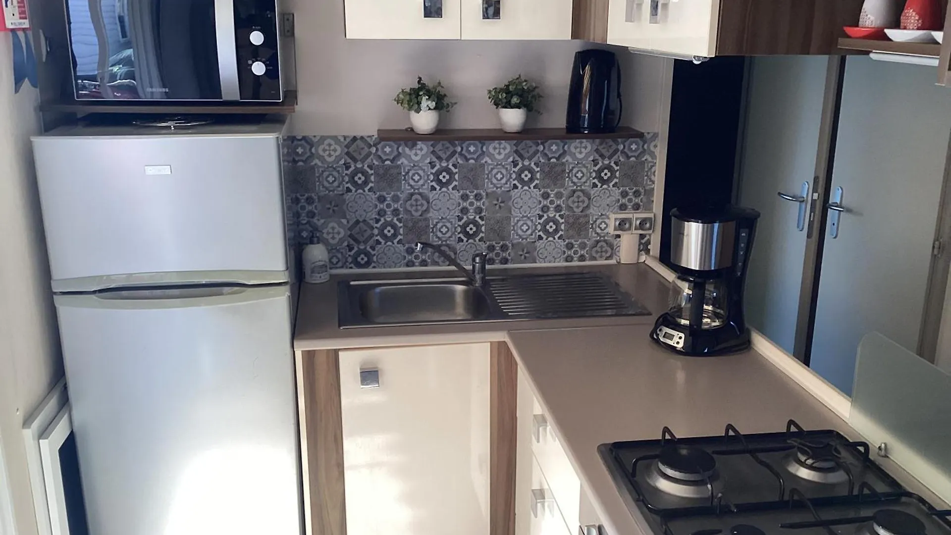 Frejus Tout Confort, Climatisation,Plus Ventilation Toutes Les Chambres, Linge De Lit Et De Toilette , Coffre Fort, Lave Vaisselle Machine A Laver Grande Terrasse Couverte Velos Et Wifi Possible 0*,  France