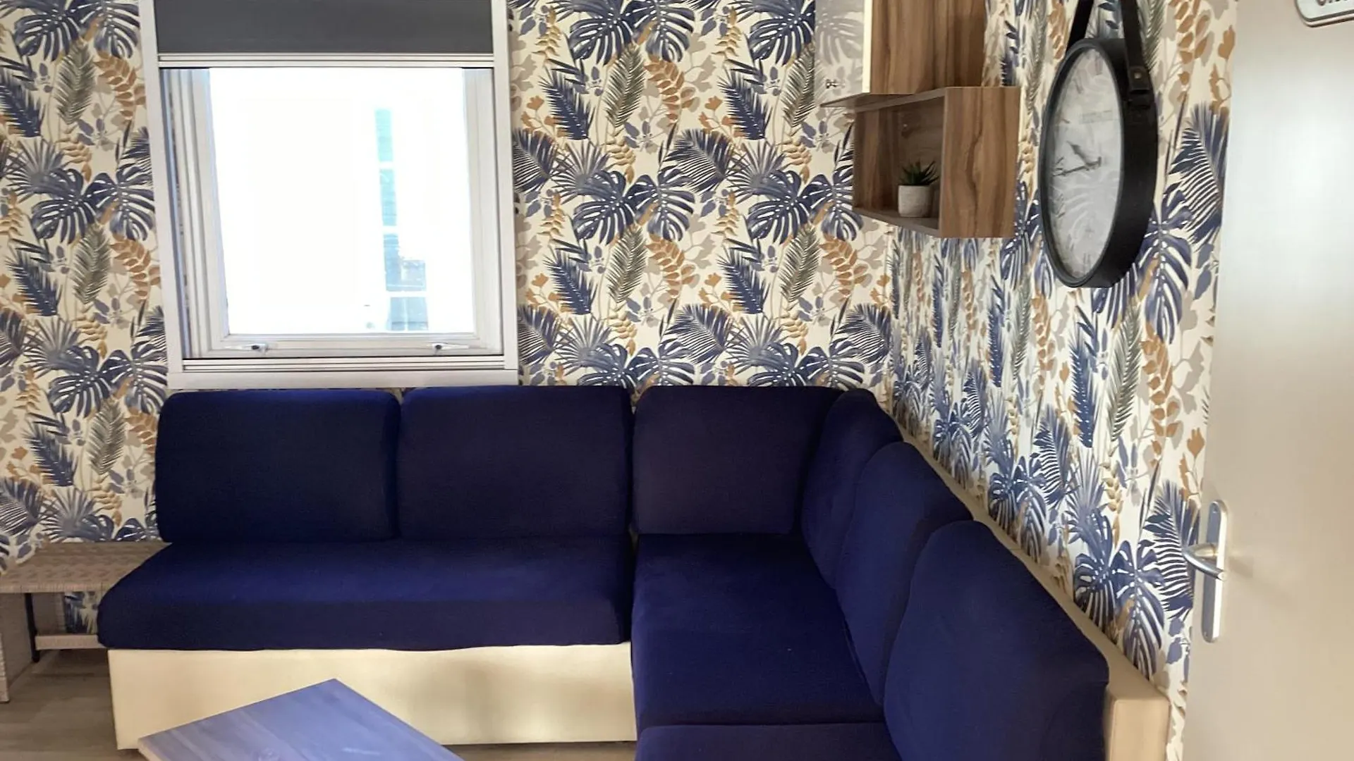 Frejus Tout Confort, Climatisation,Plus Ventilation Toutes Les Chambres, Linge De Lit Et De Toilette , Coffre Fort, Lave Vaisselle Machine A Laver Grande Terrasse Couverte Velos Et Wifi Possible 0*,