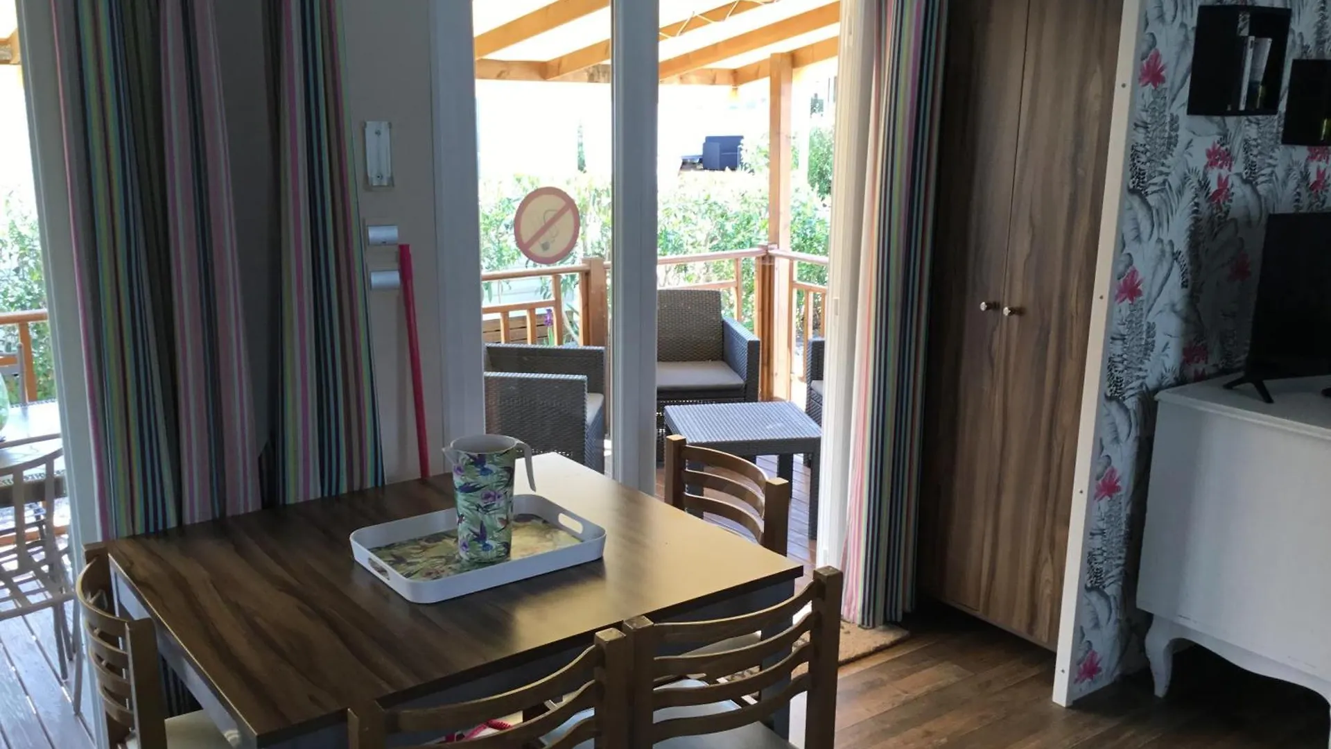 Campsite Frejus Tout Confort, Climatisation,Plus Ventilation Toutes Les Chambres, Linge De Lit Et De Toilette , Coffre Fort, Lave Vaisselle Machine A Laver Grande Terrasse Couverte Velos Et Wifi Possible France